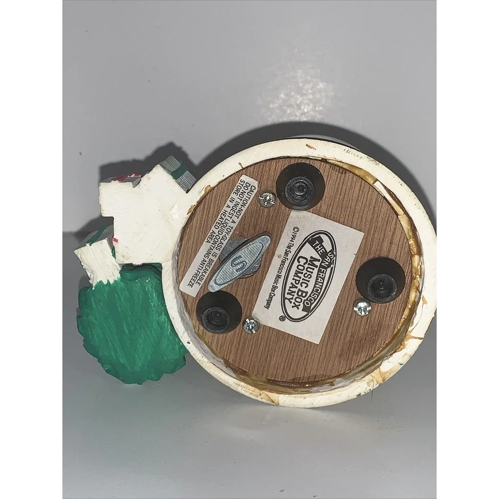 SAN FRANCISCO MUSIC BOX CHRISTMAS NATIVITY LITTLE TOWN OF BETHLEHEM SNOW GLOBE
